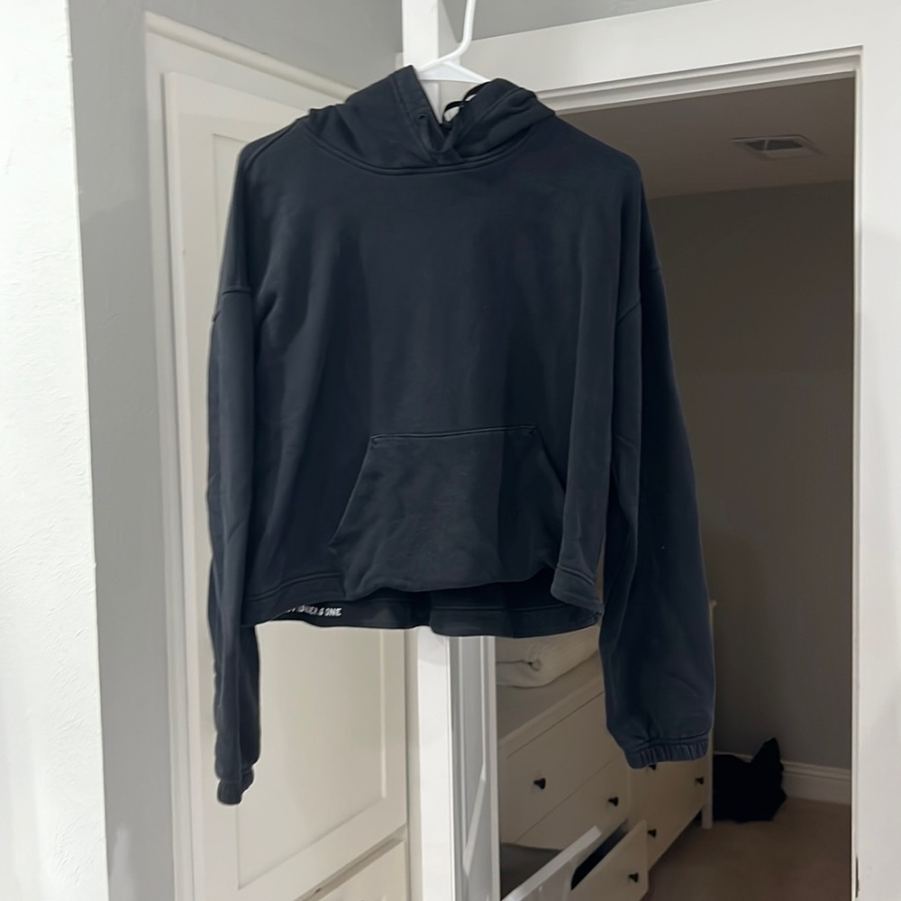 Lululemon x Barry’s Crop sweatshirt